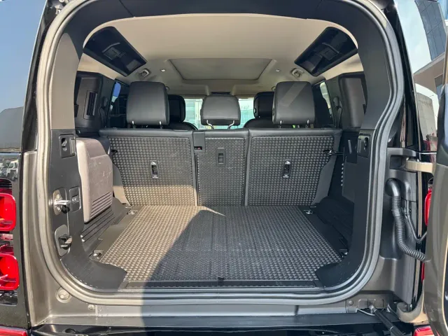 Land Rover Defender — Фото автомобиля 7