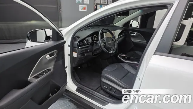 Kia Niro — Фото автомобиля 9