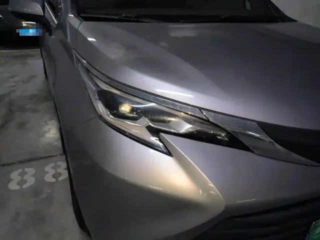 Toyota Sienna — Фото автомобиля 7