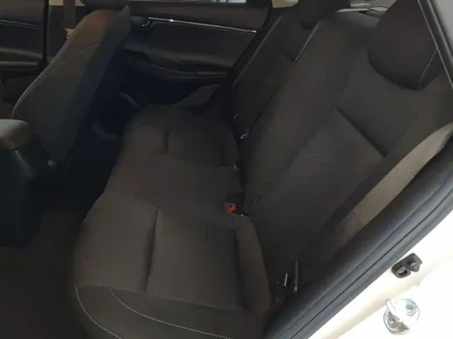 Hyundai Elantra — Фото автомобиля 16