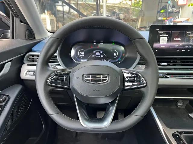 Geely Emgrand — Фото автомобиля 11