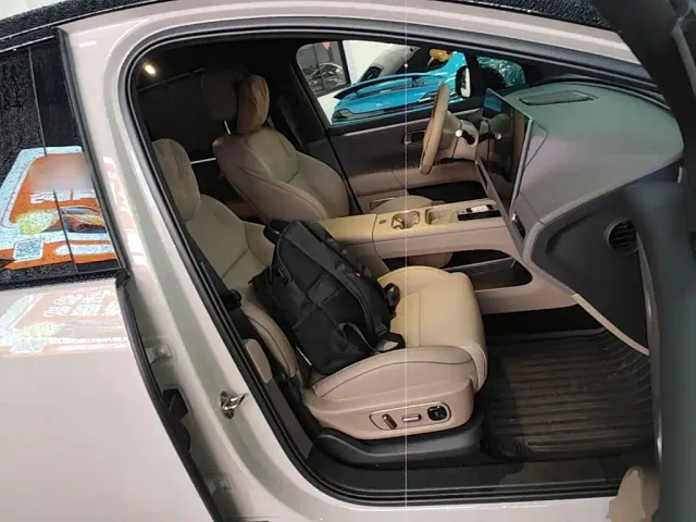 Li Auto Li Auto i6 2025 2WD Base Model — Фото автомобиля 24