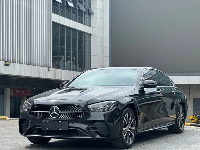 Mercedes-Benz E-Class — Фото автомобиля 3