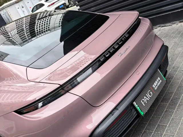 Porsche Taycan — Фото автомобиля 17