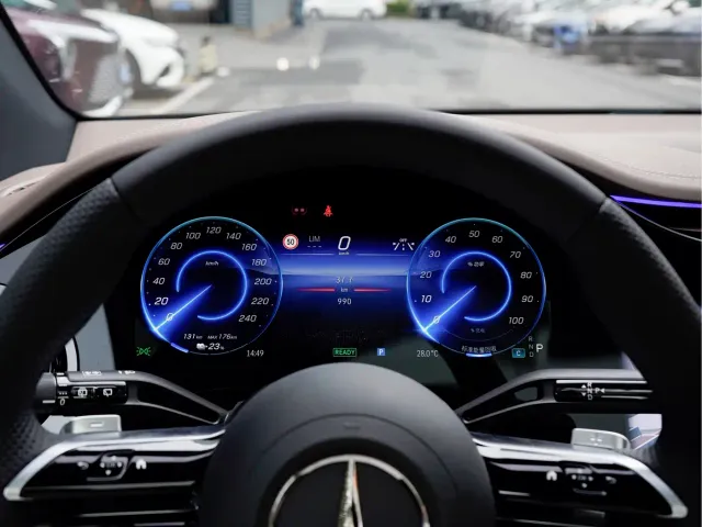 Mercedes-Benz EQE SUV — Фото автомобиля 9