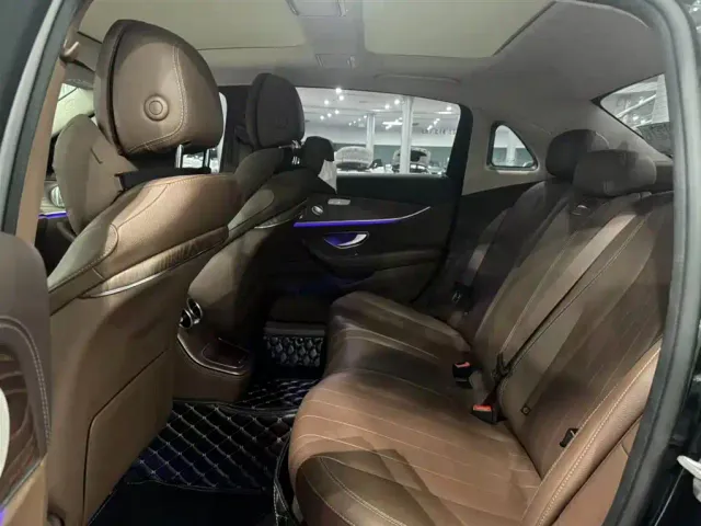 Mercedes-Benz E-Class — Фото автомобиля 14