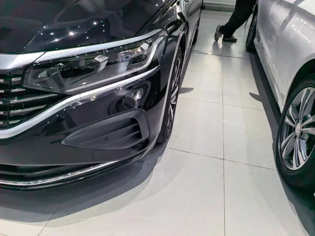 Volkswagen Passat — Фото автомобиля 2
