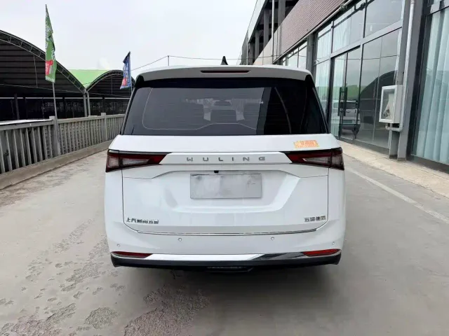 Wuling Jiachen — Фото автомобиля 5