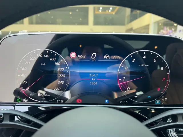Mercedes-Benz E-Class — Фото автомобиля 11