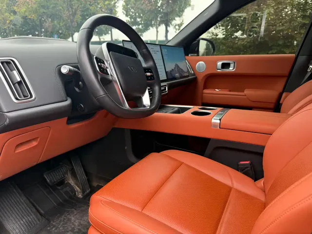 Li Auto L9 — Фото автомобиля 7