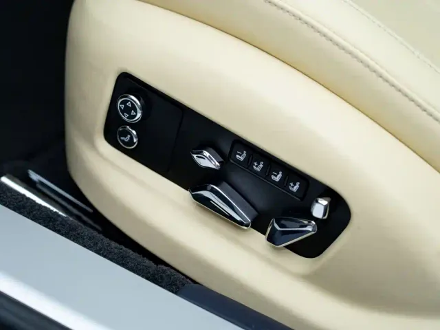 Bentley Flying Spur — Фото автомобиля 11