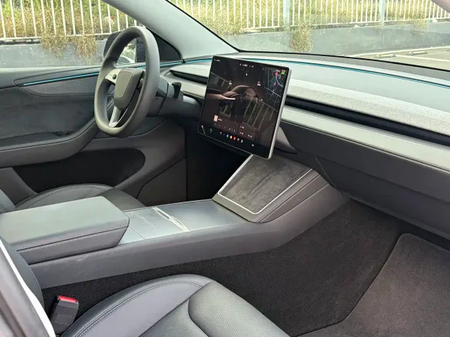 Tesla Model Y — Фото автомобиля 22