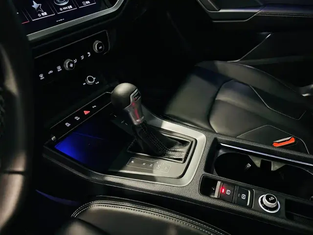 Audi Q3 — Фото автомобиля 11
