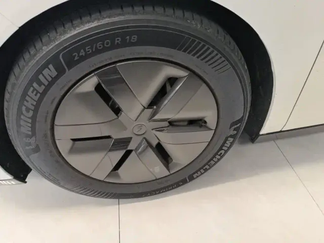 Li Auto MEGA — Фото автомобиля 22
