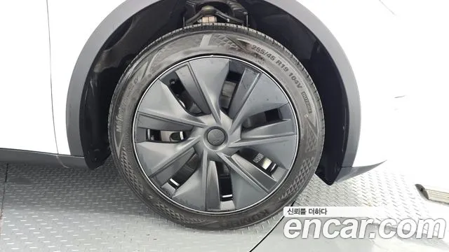 Tesla Model Y — Фото автомобиля 5