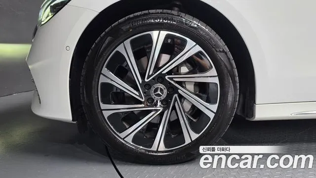 Mercedes-Benz E-Class E-класс W214 E300 4MATIC Exclusive — Фото автомобиля 4