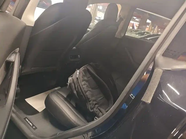 Tesla Model Y — Фото автомобиля 16