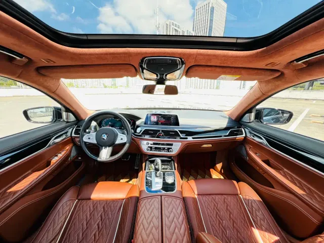 BMW 7 Series — Фото автомобиля 8