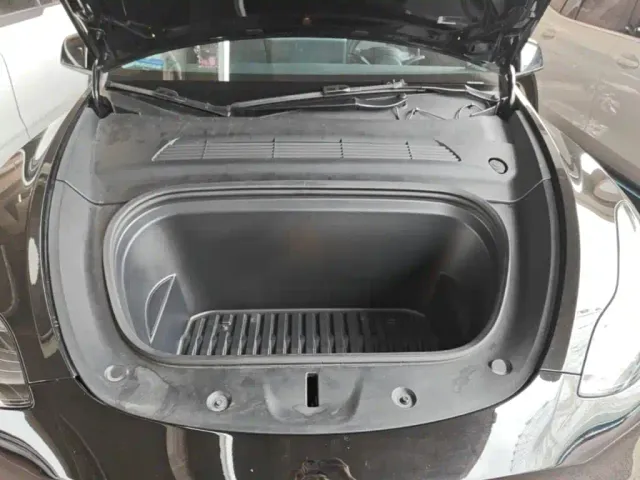 Tesla Model Y — Фото автомобиля 19