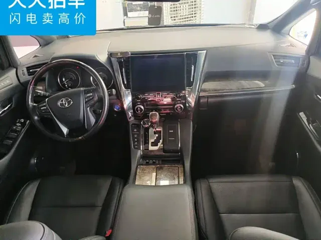 Toyota Alphard — Фото автомобиля 11