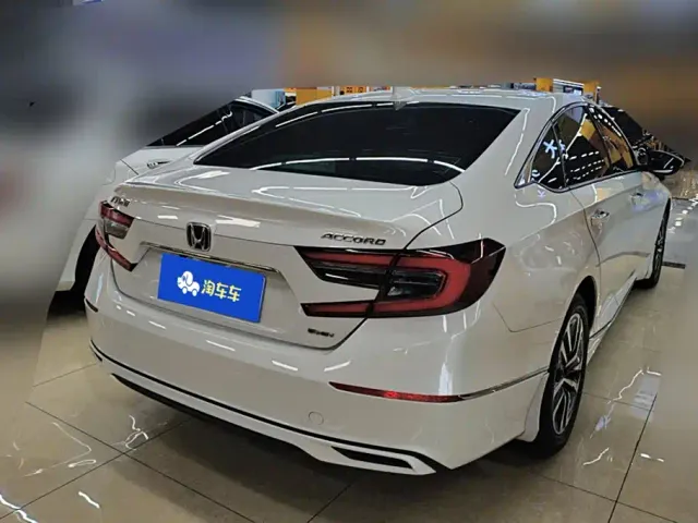 Honda Accord — Фото автомобиля 3