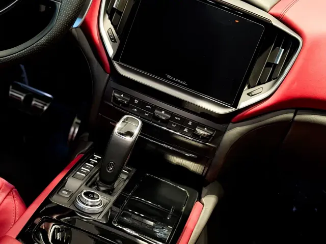 Maserati Ghibli — Фото автомобиля 24