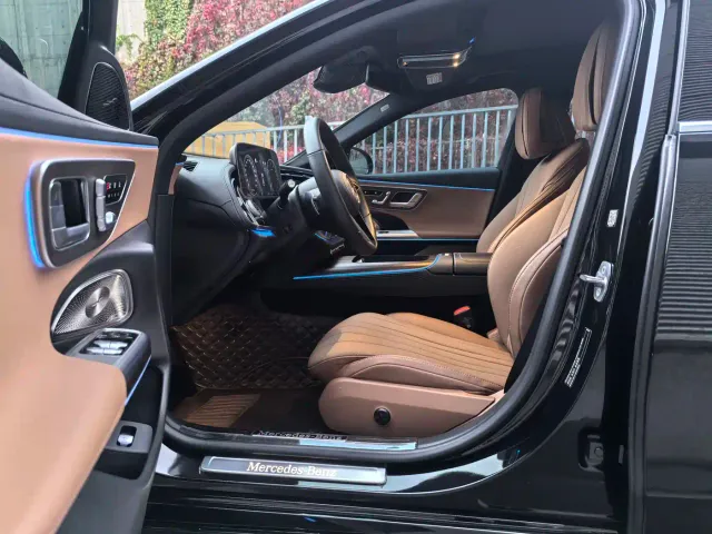Mercedes-Benz E-Class — Фото автомобиля 4