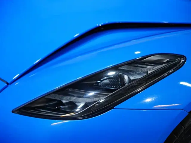 Lotus Emira — Фото автомобиля 3