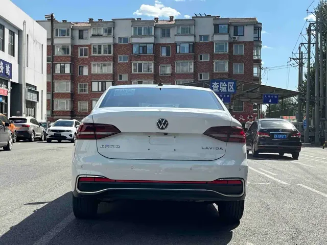 Volkswagen Lavida — Фото автомобиля 8