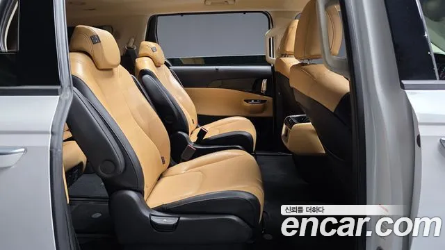 Kia Carnival Generation 4 — Фото автомобиля 16