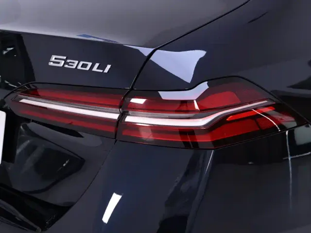 BMW 5 Series — Фото автомобиля 9