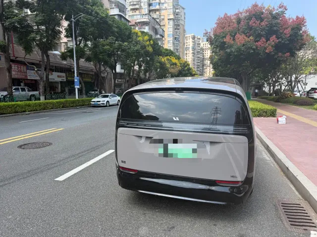 Li Auto MEGA — Фото автомобиля 5