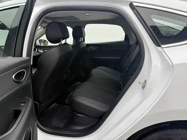BYD Seal 05 DM-i — Фото автомобиля 16