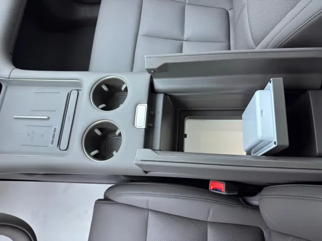 IM Motors LS6 — Фото автомобиля 15