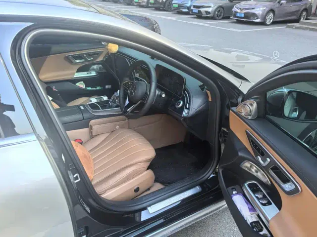 Mercedes-Benz E-Class — Фото автомобиля 8