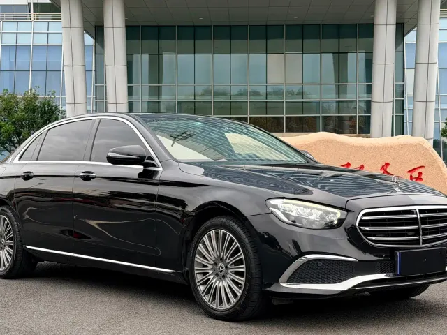 Фотография автомобиля — Mercedes-Benz E-Class
