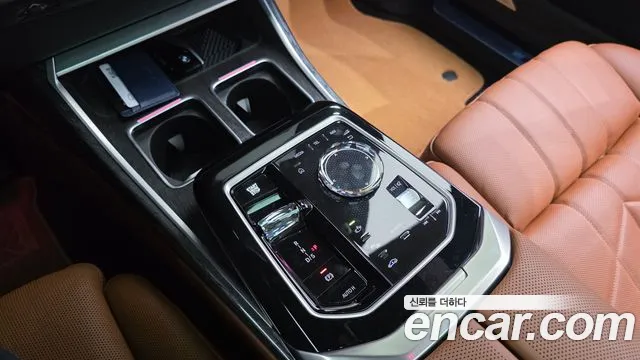 BMW 7-Series 7 серия (G70) 740i xDrive M Sport — Фото автомобиля 9