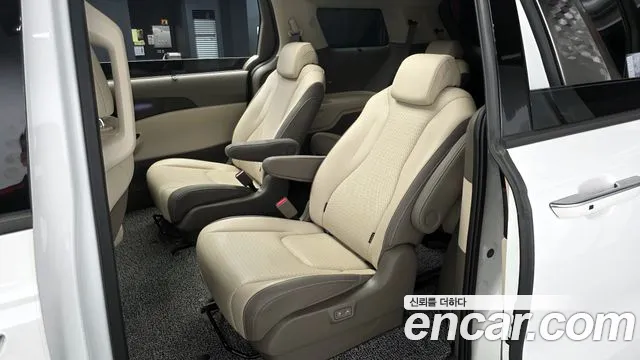 Kia Canival Carnival 4 поколение Дизель 9 мест Signature — Фото автомобиля 12