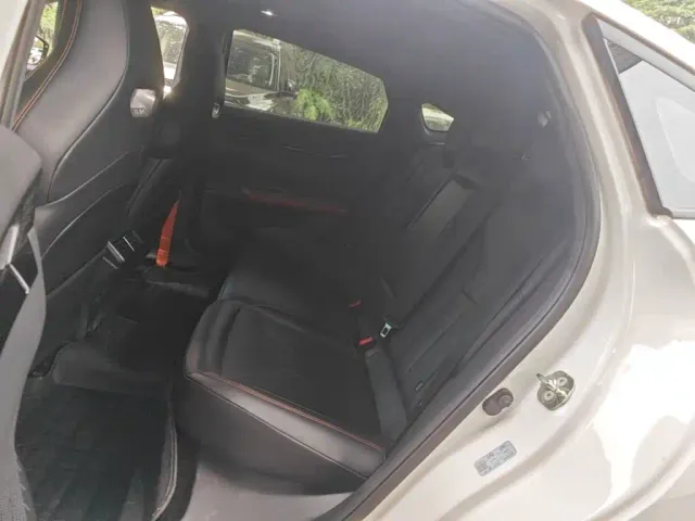 Changan Changan UNI-V 2023 1.5T Luxury Edition — Фото автомобиля 16