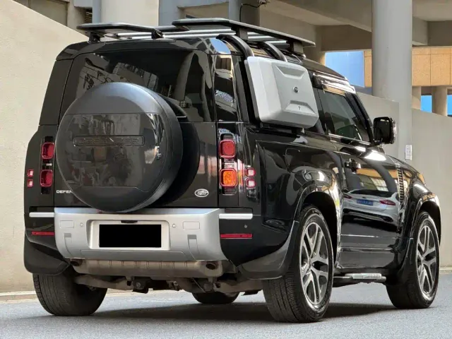 Land Rover Defender — Фото автомобиля 5