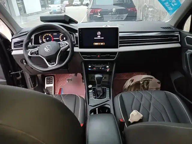 Volkswagen Tiguan L — Фото автомобиля 9