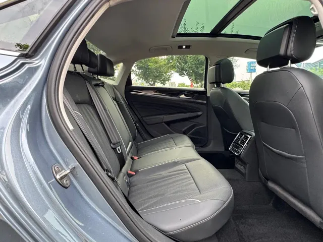Volkswagen Passat — Фото автомобиля 11