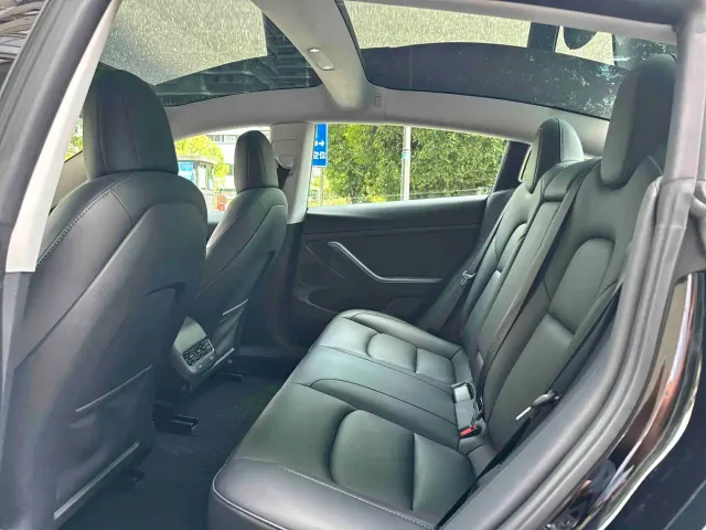 Tesla Model 3 — Фото автомобиля 10