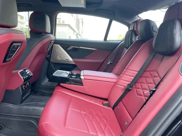 BMW 5 Series — Фото автомобиля 6