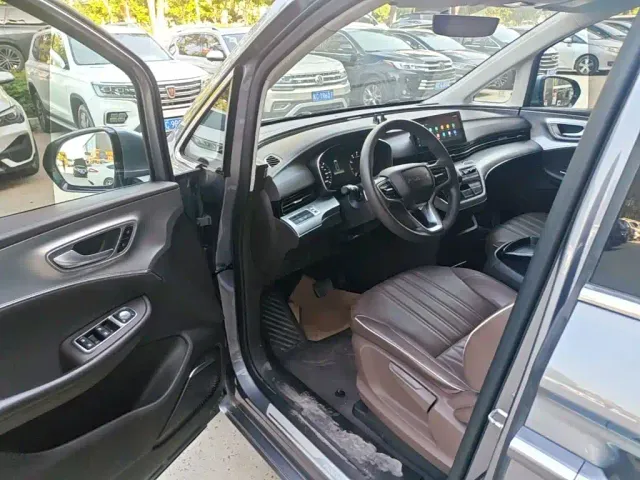 Roewe iMAX8 — Фото автомобиля 15