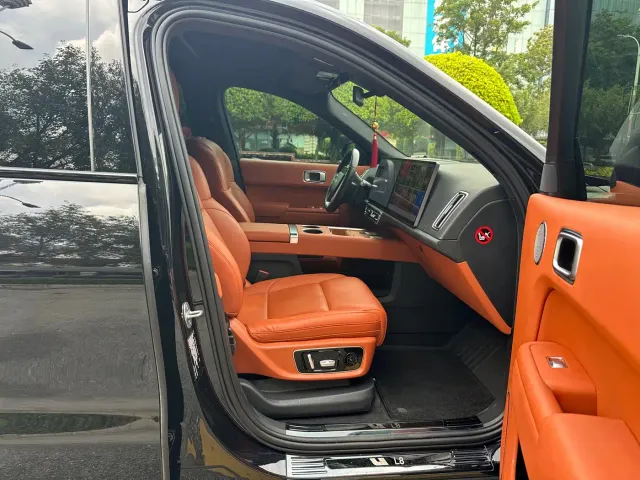 Li Auto L8 — Фото автомобиля 10