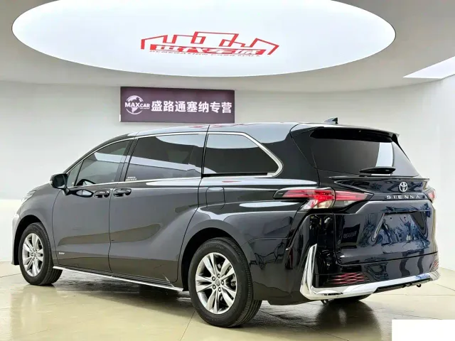 Toyota Sienna — Фото автомобиля 9
