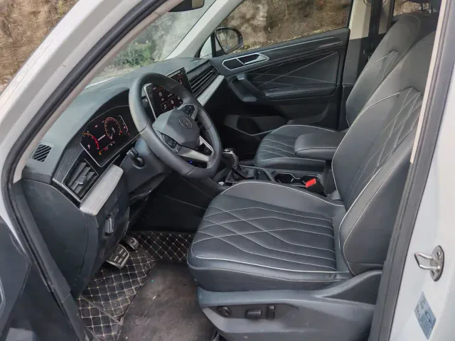 Volkswagen Tiguan L — Фото автомобиля 4
