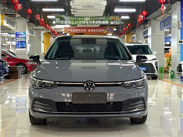 Volkswagen Golf — Фото автомобиля 2