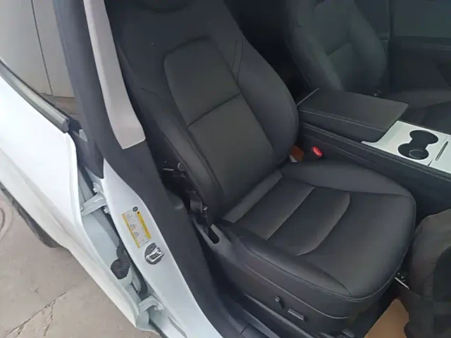 Tesla Model Y — Фото автомобиля 24